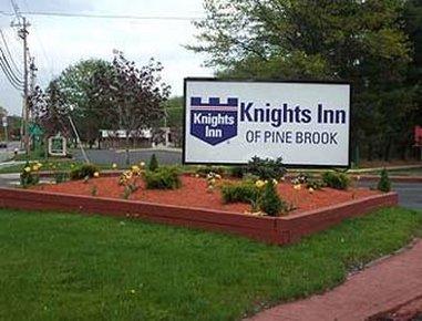 Knights Inn Of Pine Brook מראה חיצוני תמונה